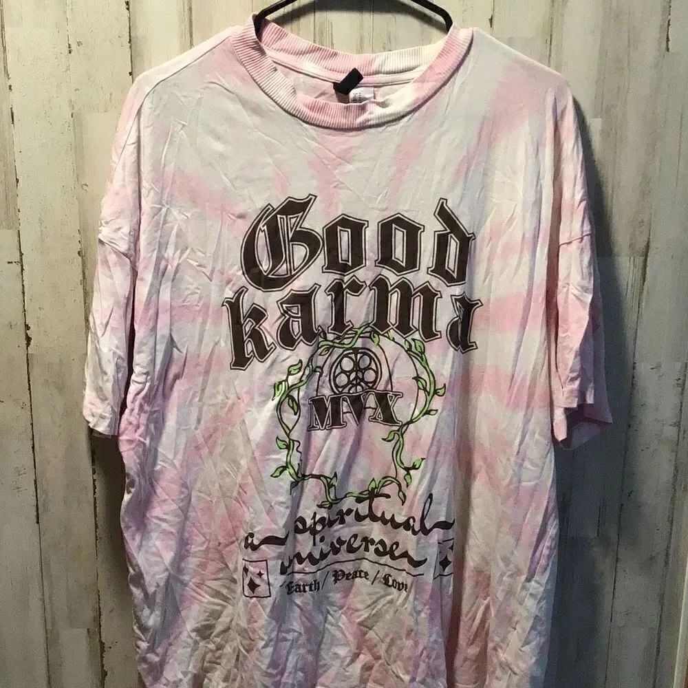 Tee shirt “good karma” by devided size medium